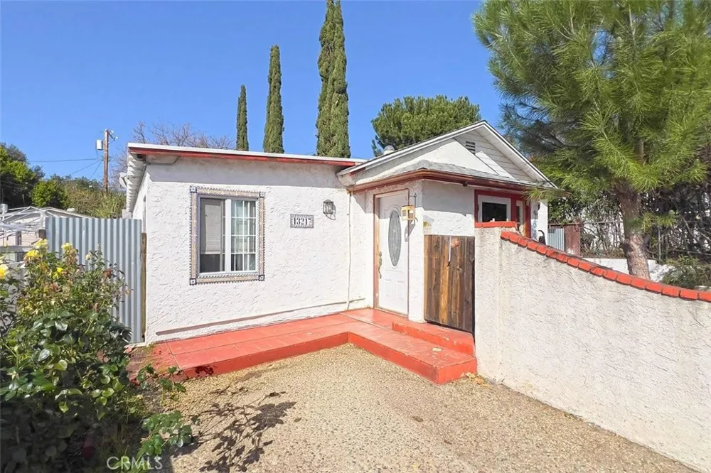 13217 Raven Sylmar, CA 91342