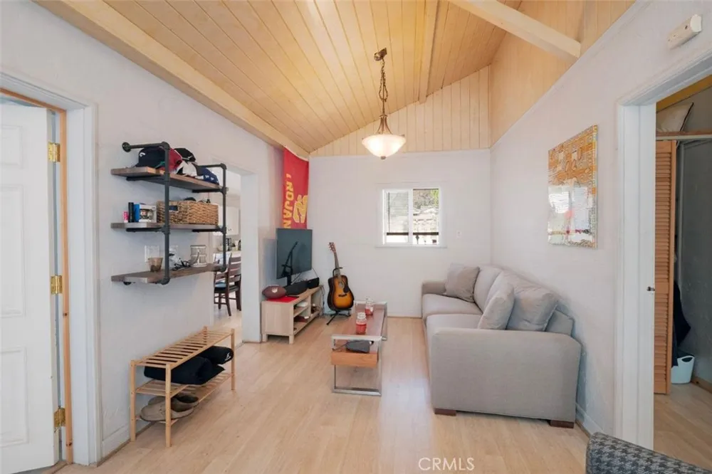 13217 Raven Sylmar, CA 91342
