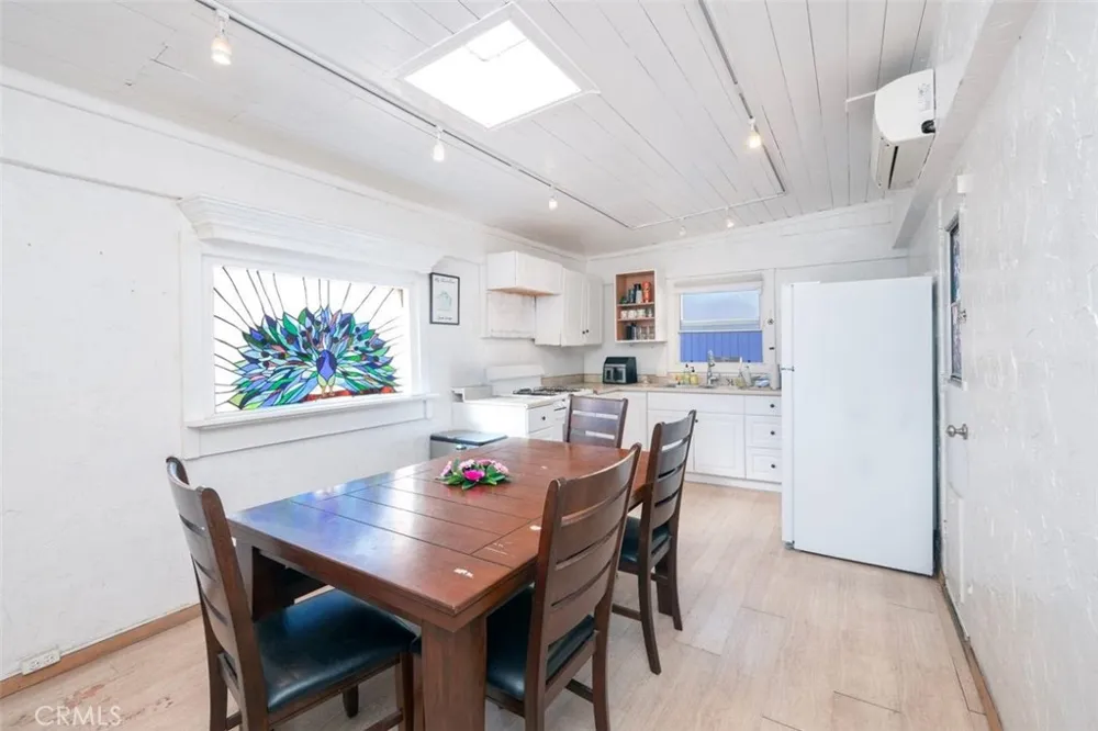 13217 Raven Sylmar, CA 91342