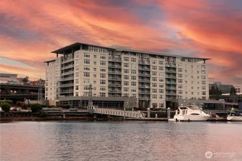 1515 Dock Street #706