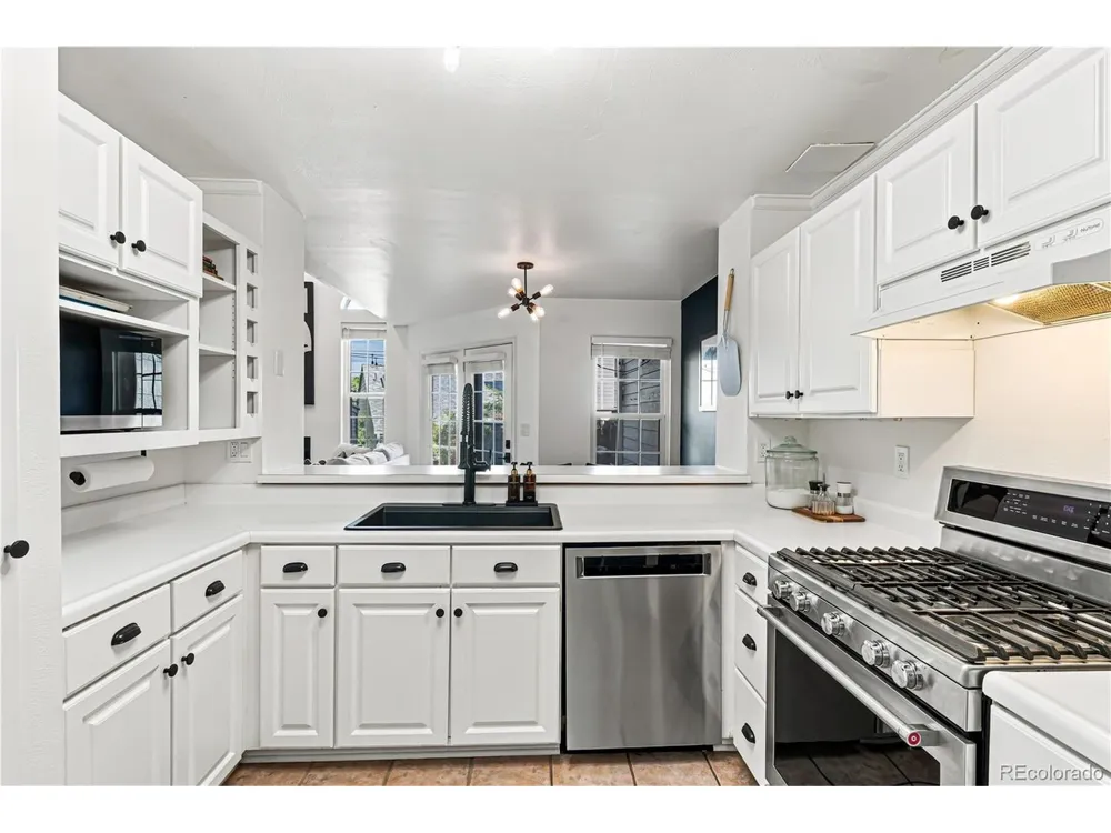 6883 S Dover Way Littleton, CO 80128