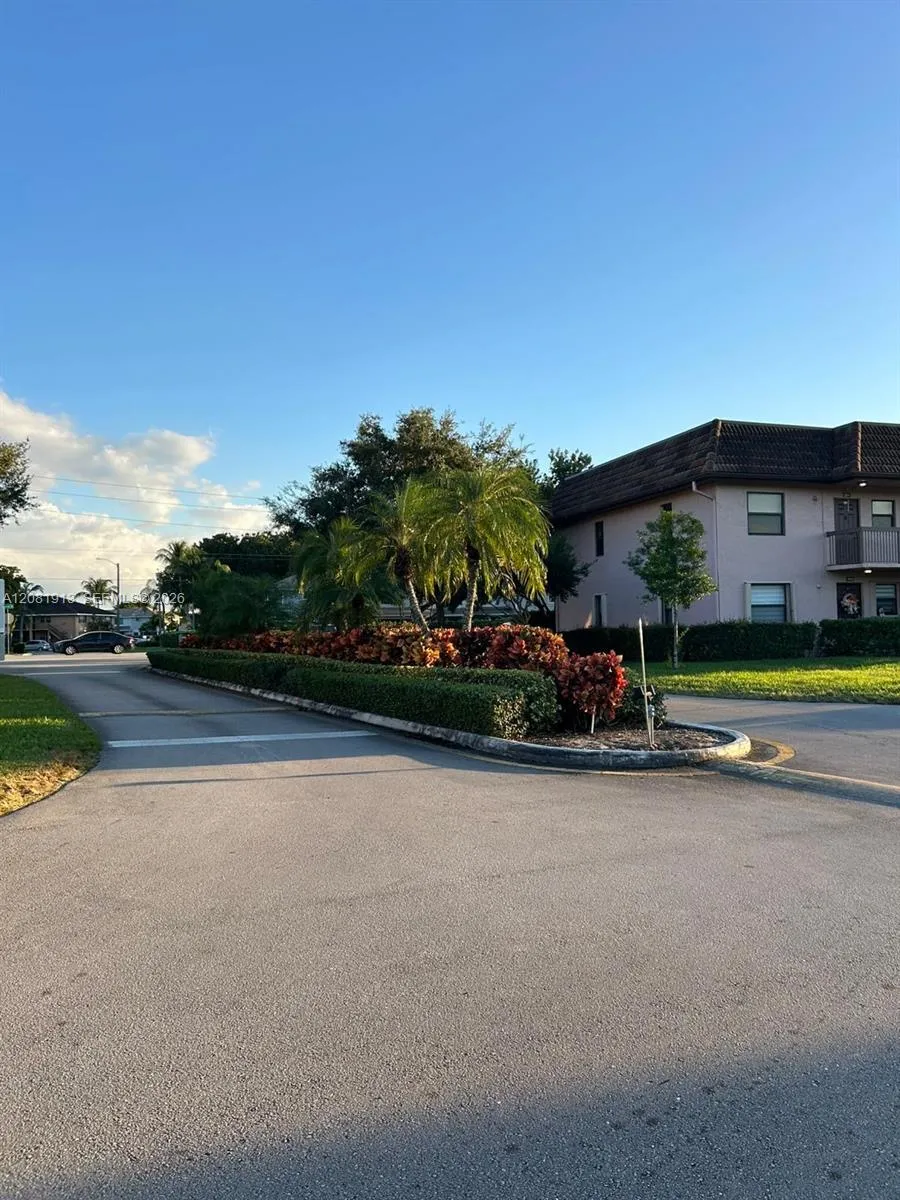 10325 NW 11th St #101 Pembroke Pines, FL 33026