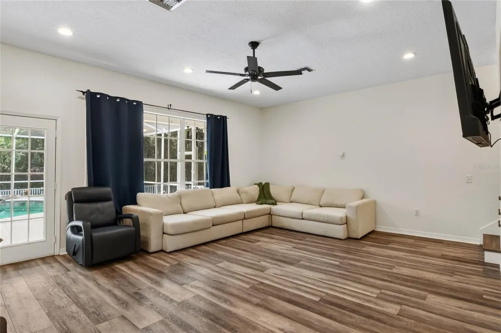7365 MILLBROOK OAKS DRIVE Lakeland, FL 33813