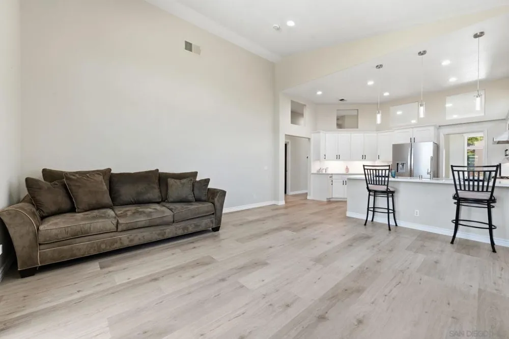 804 Calle Montera Escondido, CA 92025