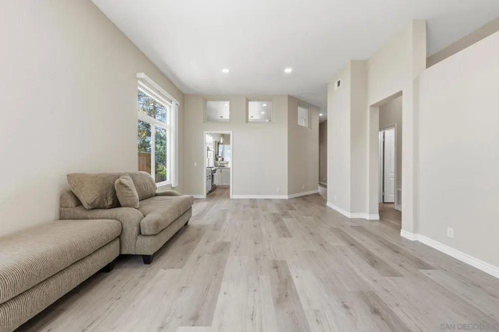 804 Calle Montera Escondido, CA 92025