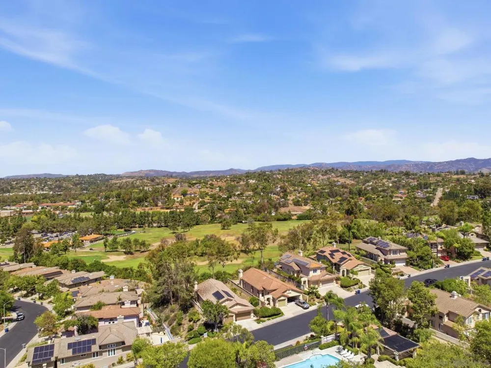 804 Calle Montera Escondido, CA 92025