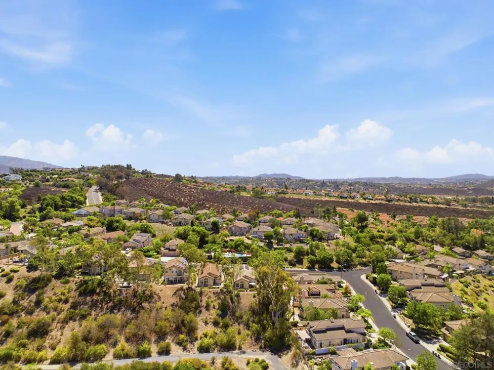 804 Calle Montera Escondido, CA 92025