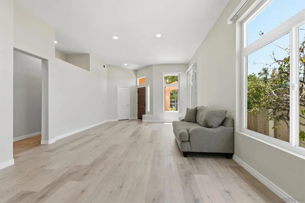 804 Calle Montera Escondido, CA 92025