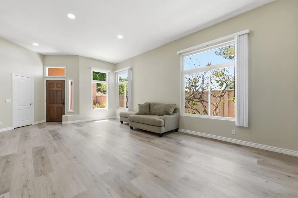 804 Calle Montera Escondido, CA 92025