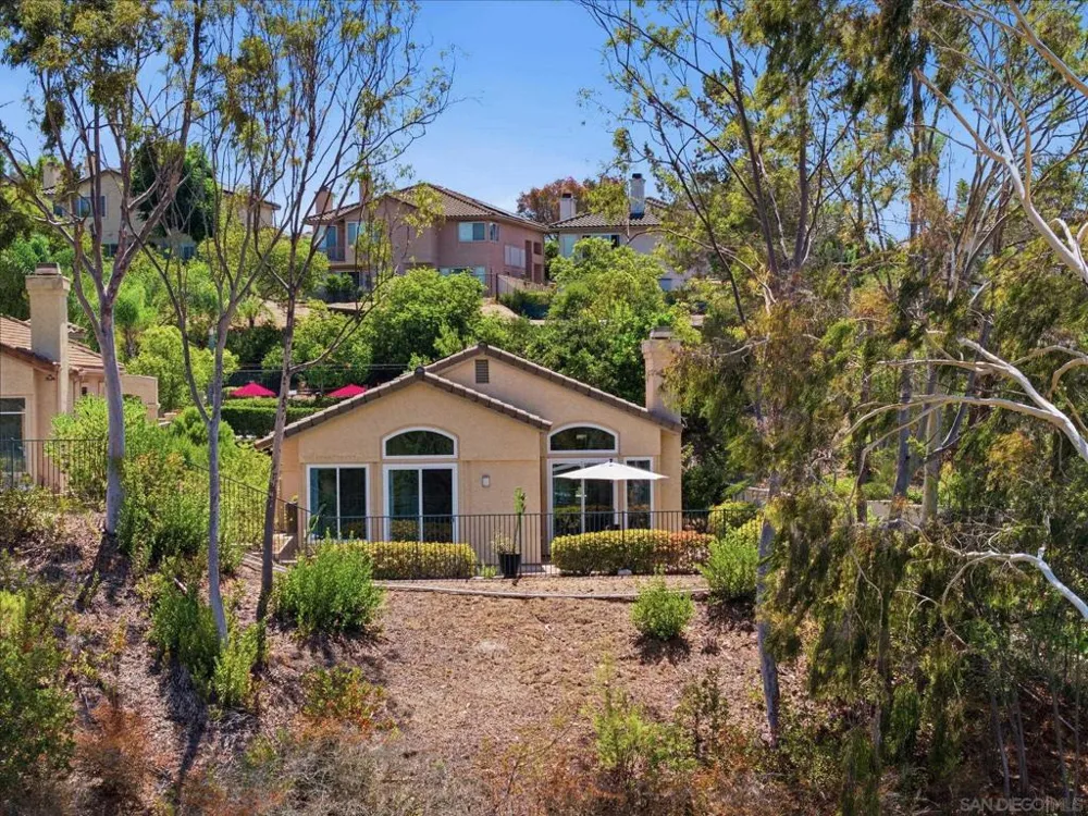804 Calle Montera Escondido, CA 92025