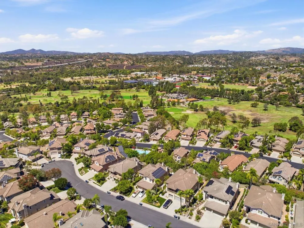 804 Calle Montera Escondido, CA 92025