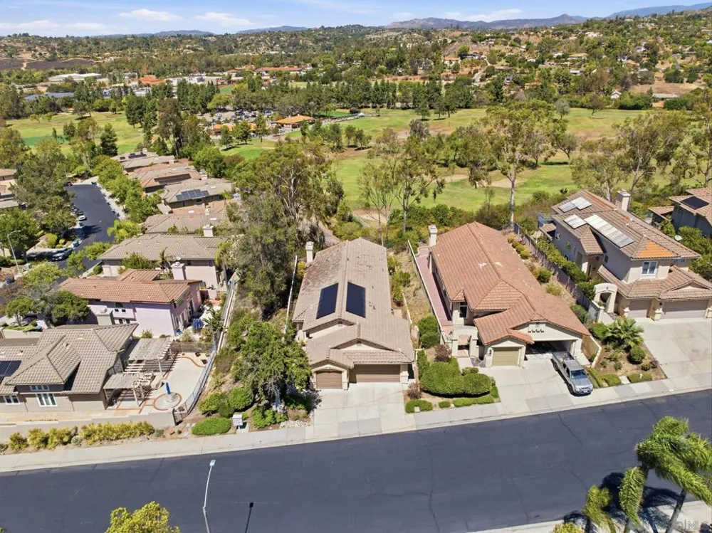 804 Calle Montera Escondido, CA 92025