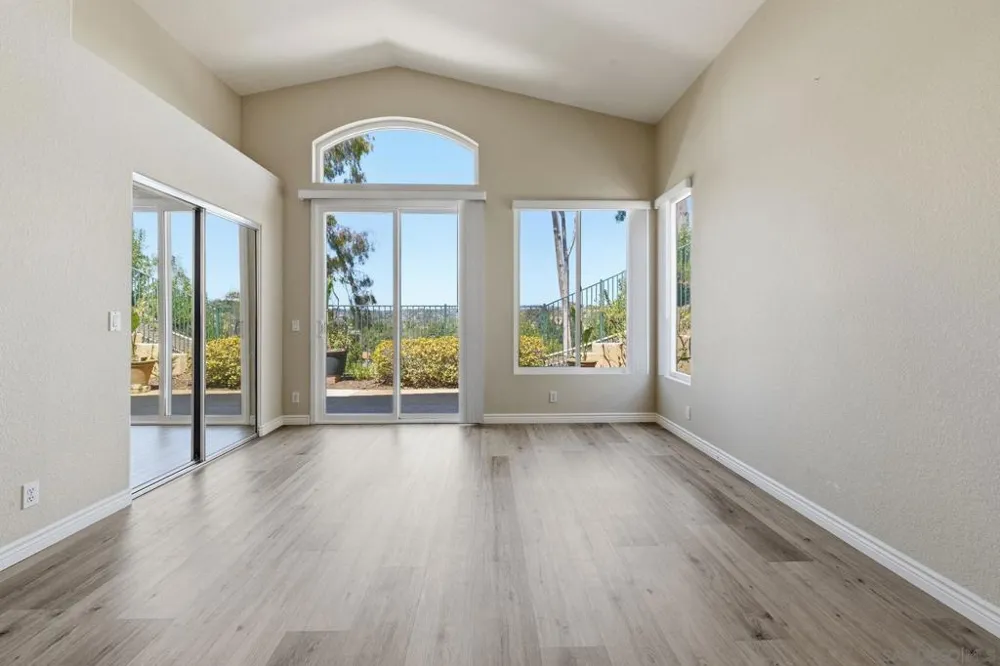 804 Calle Montera Escondido, CA 92025