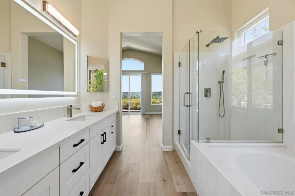 804 Calle Montera Escondido, CA 92025