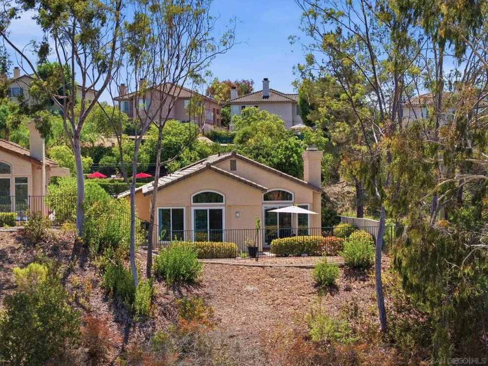 804 Calle Montera Escondido, CA 92025