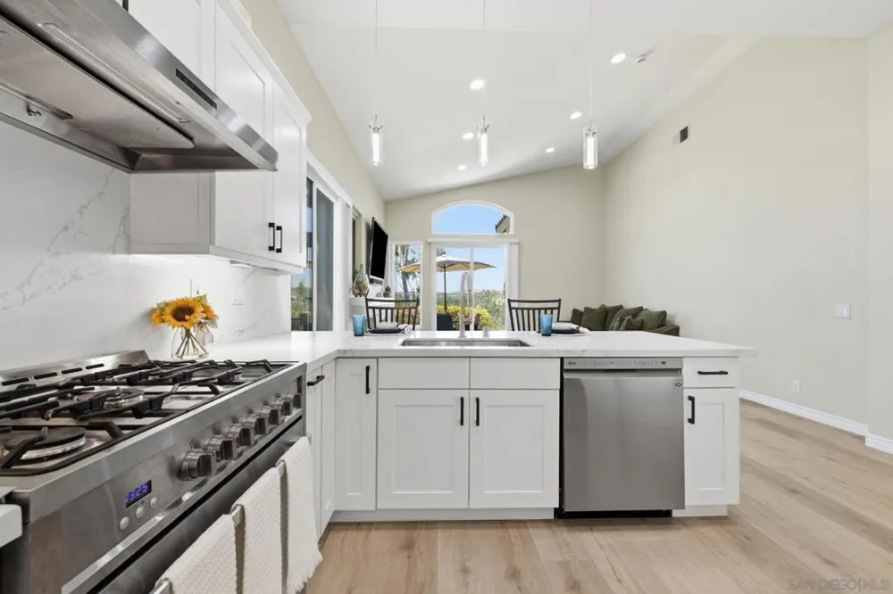 804 Calle Montera Escondido, CA 92025