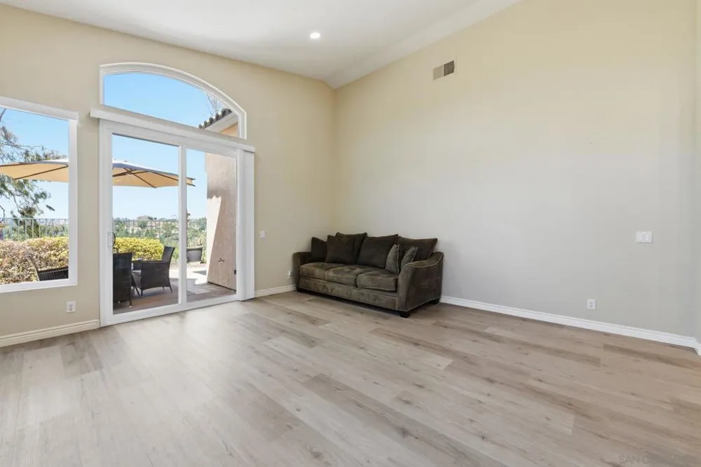 804 Calle Montera Escondido, CA 92025