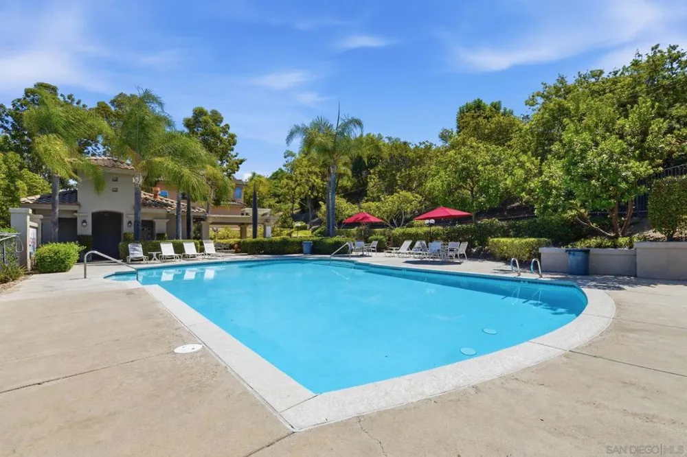 804 Calle Montera Escondido, CA 92025
