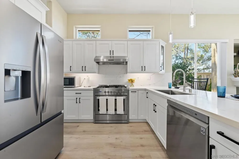 804 Calle Montera Escondido, CA 92025