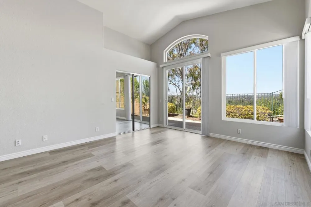 804 Calle Montera Escondido, CA 92025