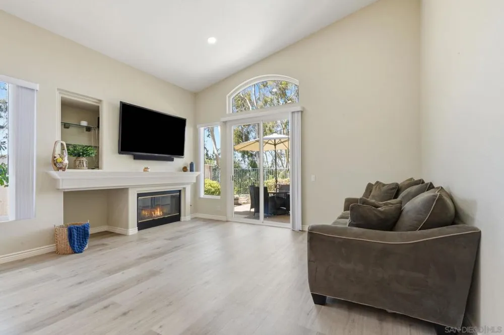804 Calle Montera Escondido, CA 92025