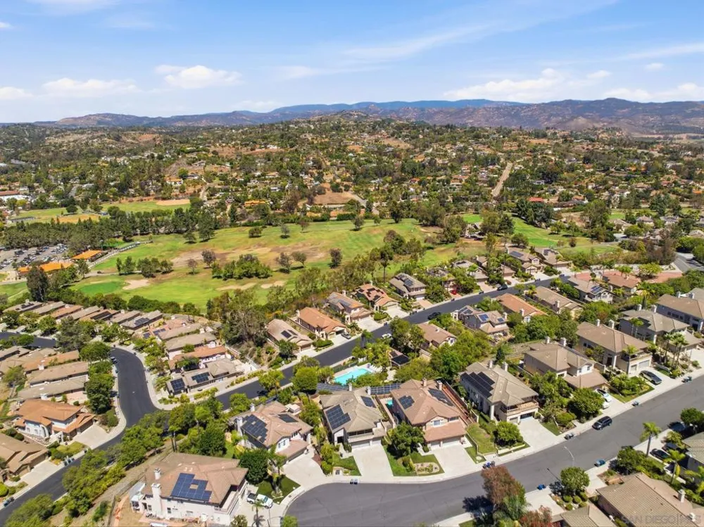 804 Calle Montera Escondido, CA 92025