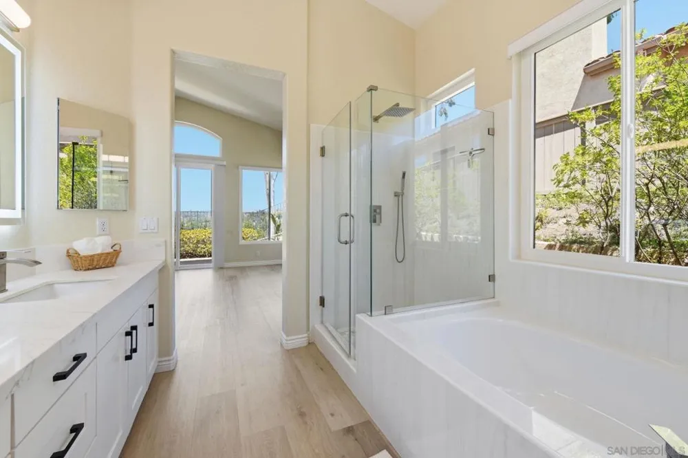 804 Calle Montera Escondido, CA 92025