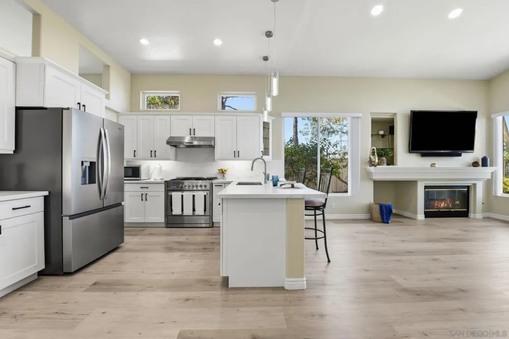 804 Calle Montera Escondido, CA 92025