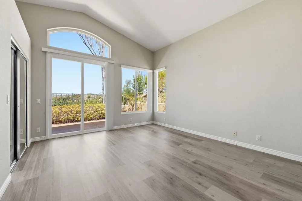 804 Calle Montera Escondido, CA 92025