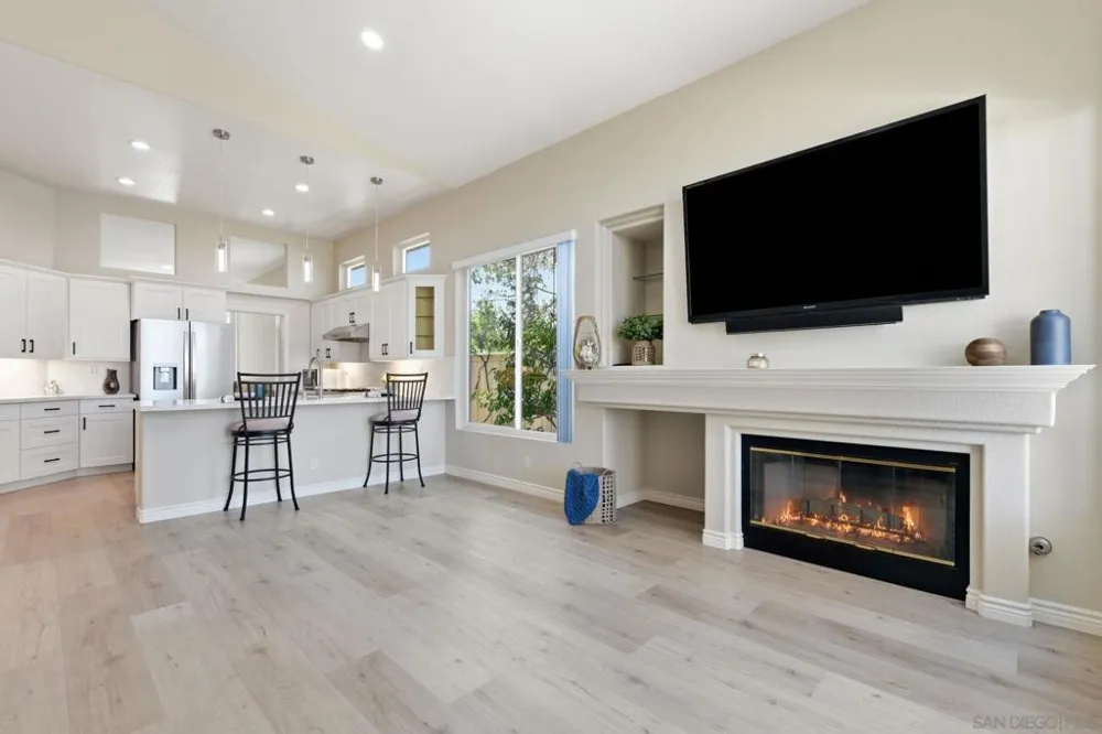 804 Calle Montera Escondido, CA 92025
