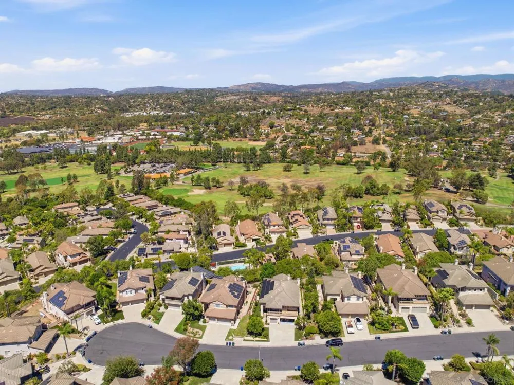 804 Calle Montera Escondido, CA 92025
