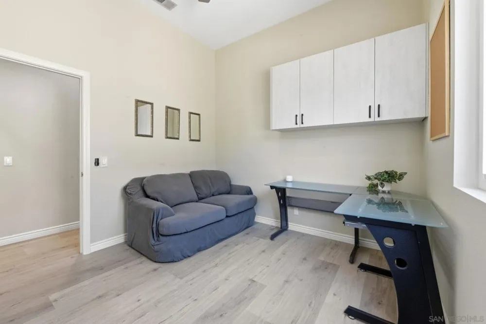 804 Calle Montera Escondido, CA 92025