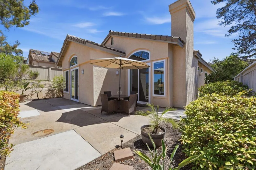 804 Calle Montera Escondido, CA 92025