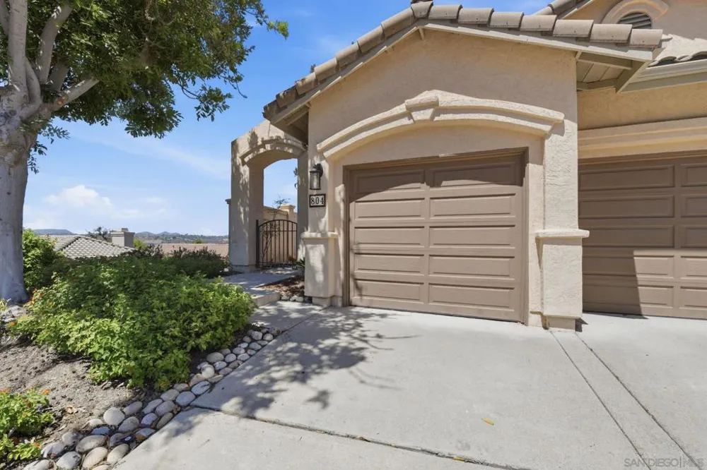 804 Calle Montera Escondido, CA 92025