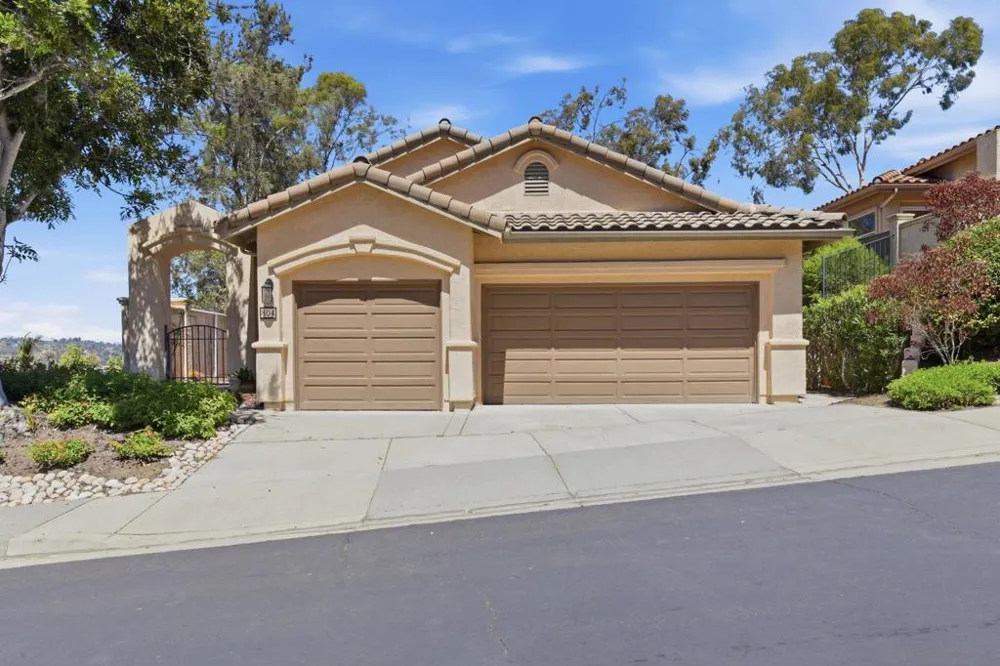 804 Calle Montera Escondido, CA 92025