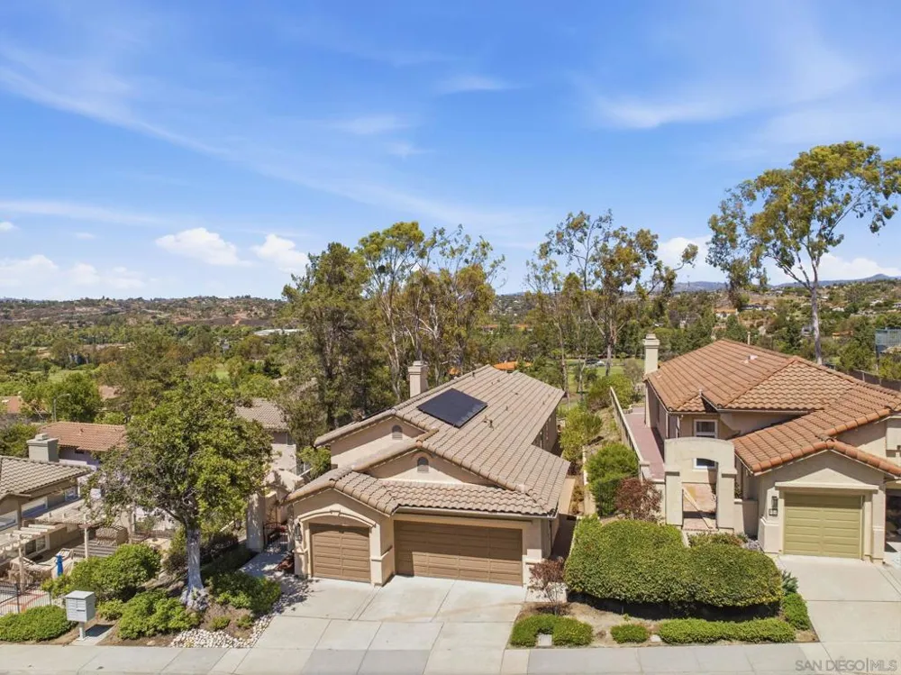 804 Calle Montera Escondido, CA 92025