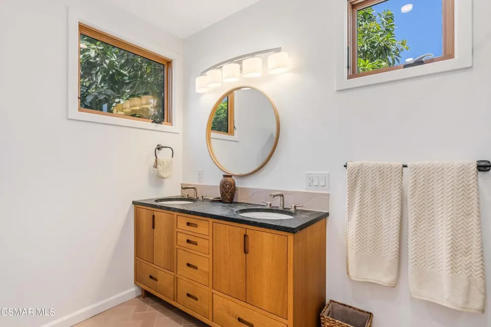 115 W Center Street Ventura, CA 93001