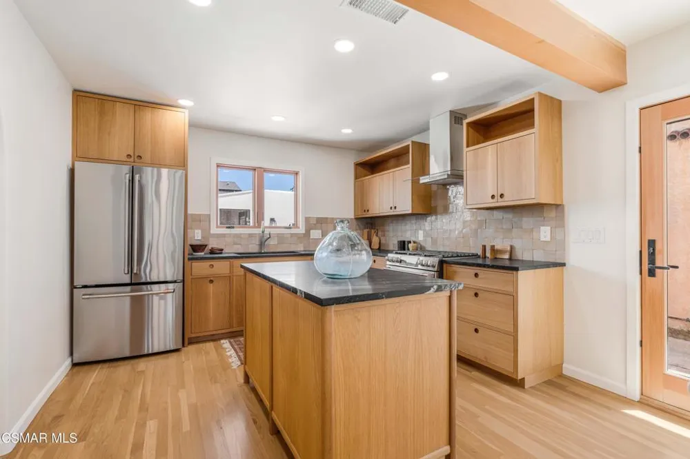 115 W Center Street Ventura, CA 93001