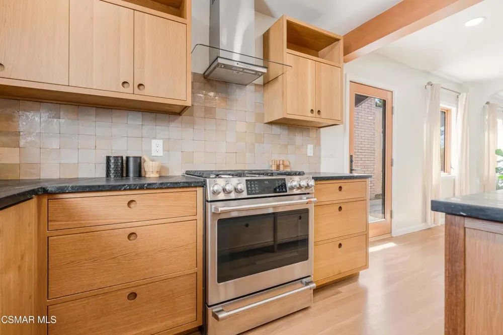 115 W Center Street Ventura, CA 93001