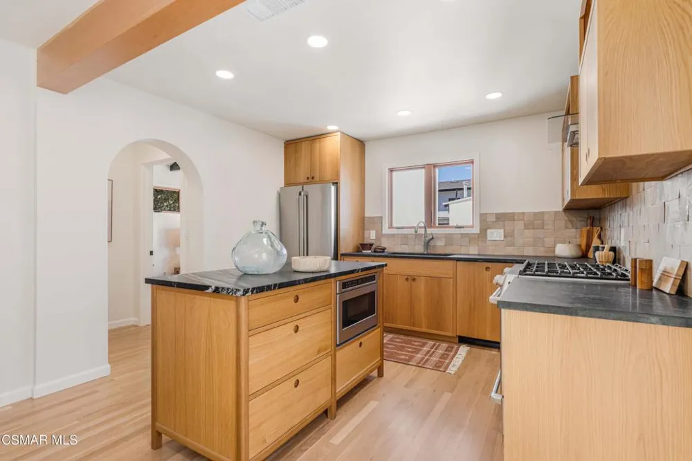 115 W Center Street Ventura, CA 93001