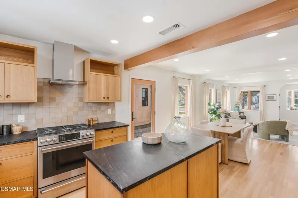 115 W Center Street Ventura, CA 93001