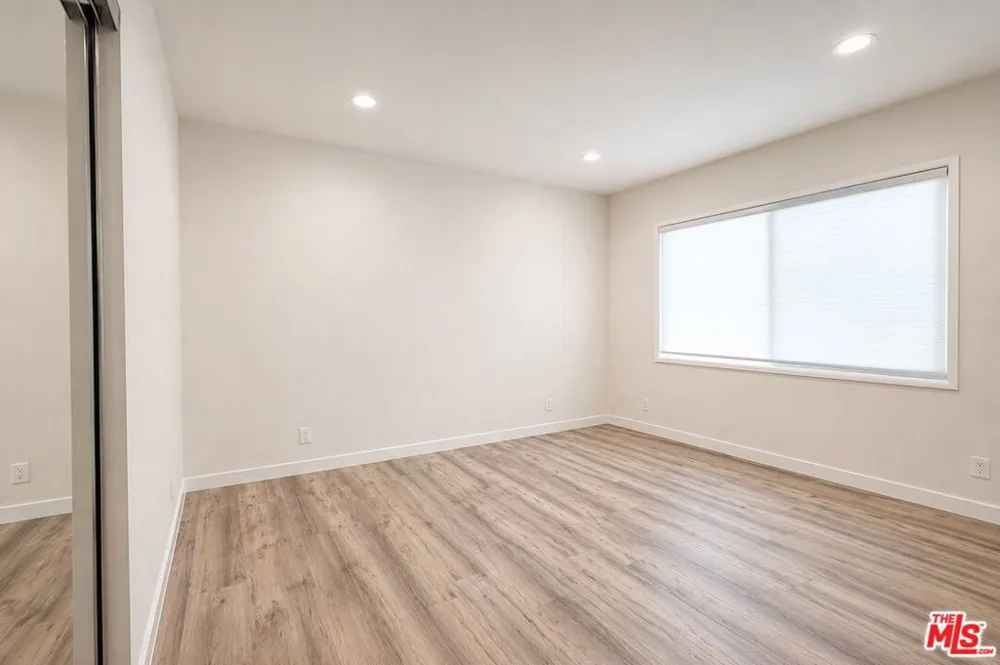 5250 Whitsett Avenue Valley Village, CA 91607