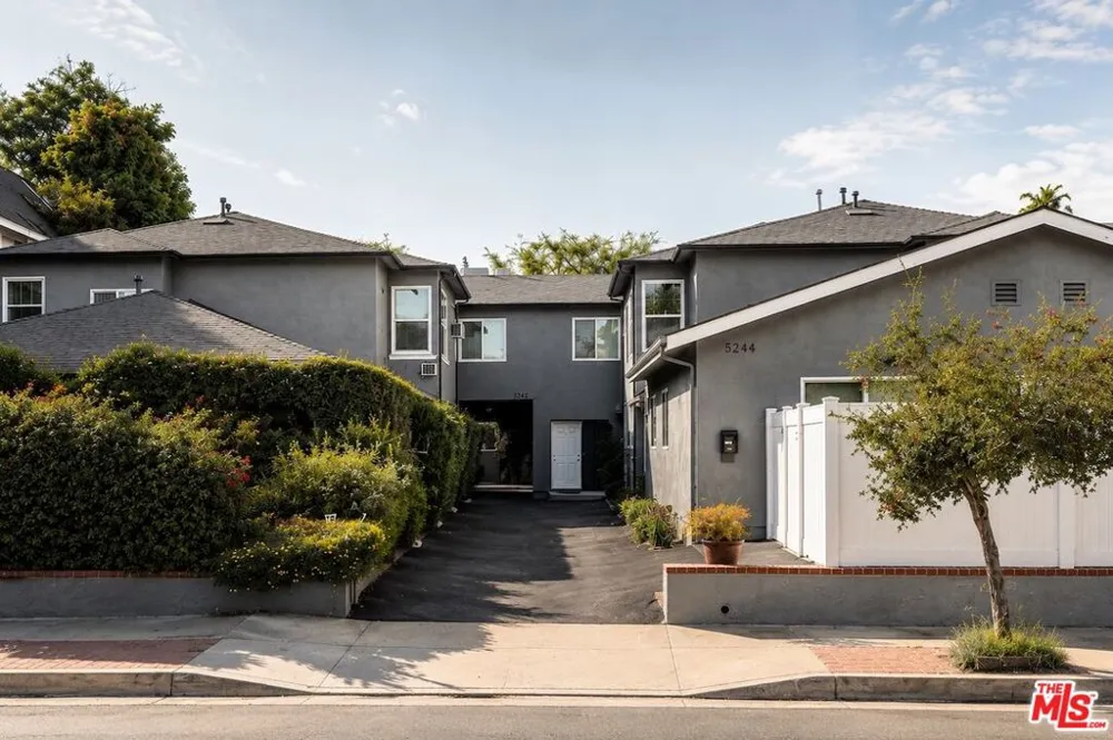 5250 Whitsett Avenue Valley Village, CA 91607