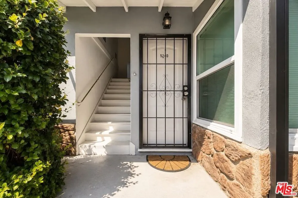 5250 Whitsett Avenue Valley Village, CA 91607