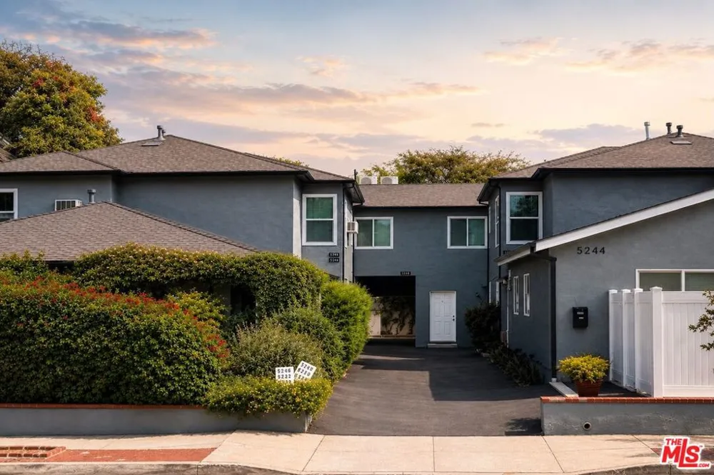 5250 Whitsett Avenue Valley Village, CA 91607