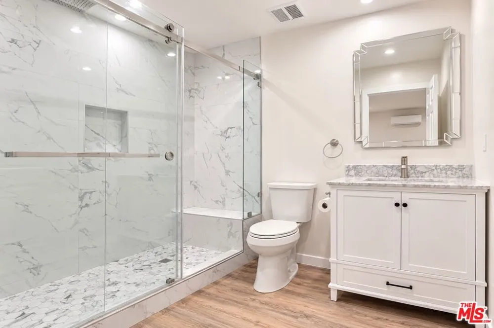 5250 Whitsett Avenue Valley Village, CA 91607