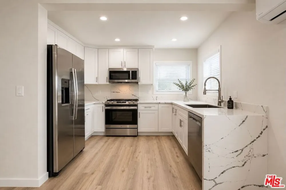 5250 Whitsett Avenue Valley Village, CA 91607
