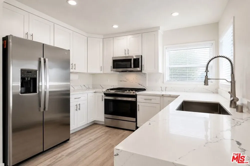 5250 Whitsett Avenue Valley Village, CA 91607