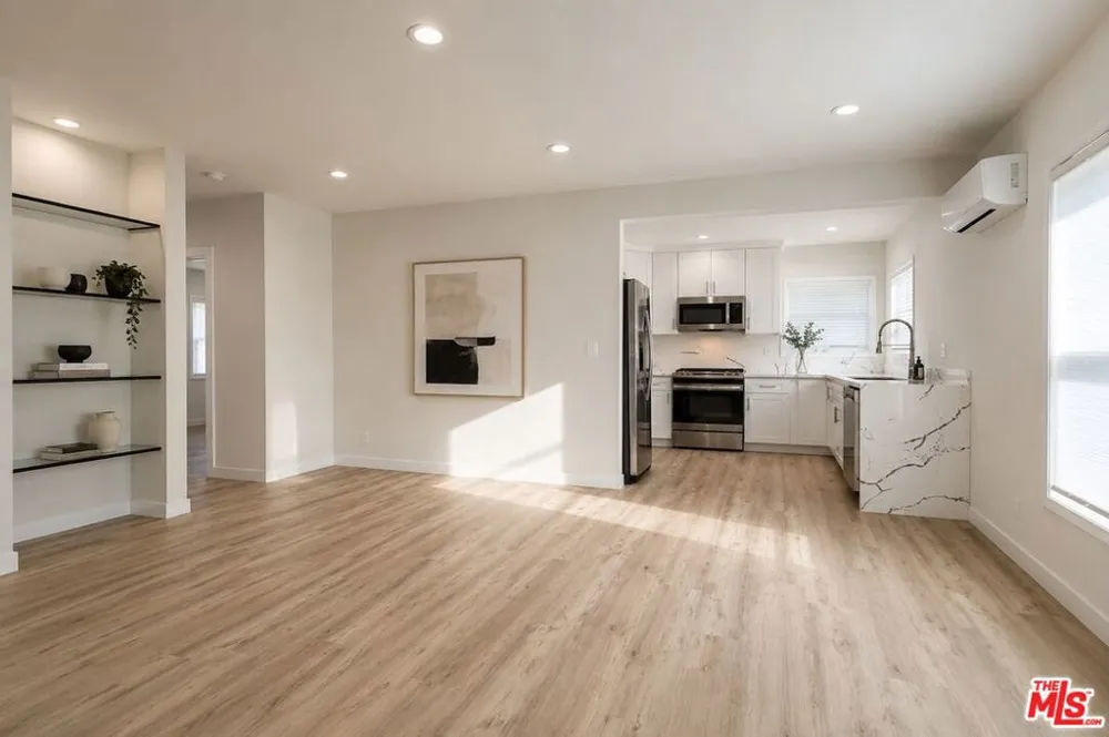 5250 Whitsett Avenue Valley Village, CA 91607
