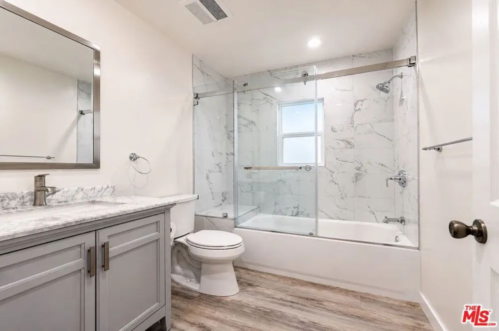 5250 Whitsett Avenue Valley Village, CA 91607